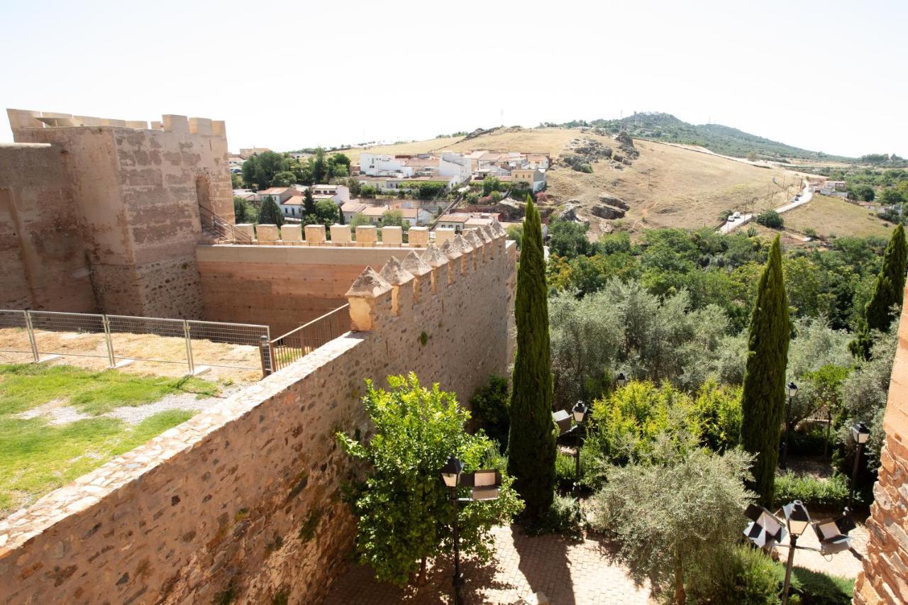 Apartamento Baluarte De Los Pozos กาเซเรส ภายนอก รูปภาพ