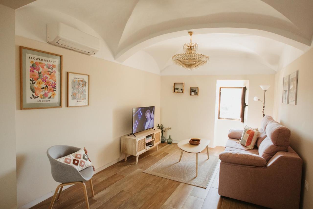 Apartamento Baluarte De Los Pozos กาเซเรส ภายนอก รูปภาพ