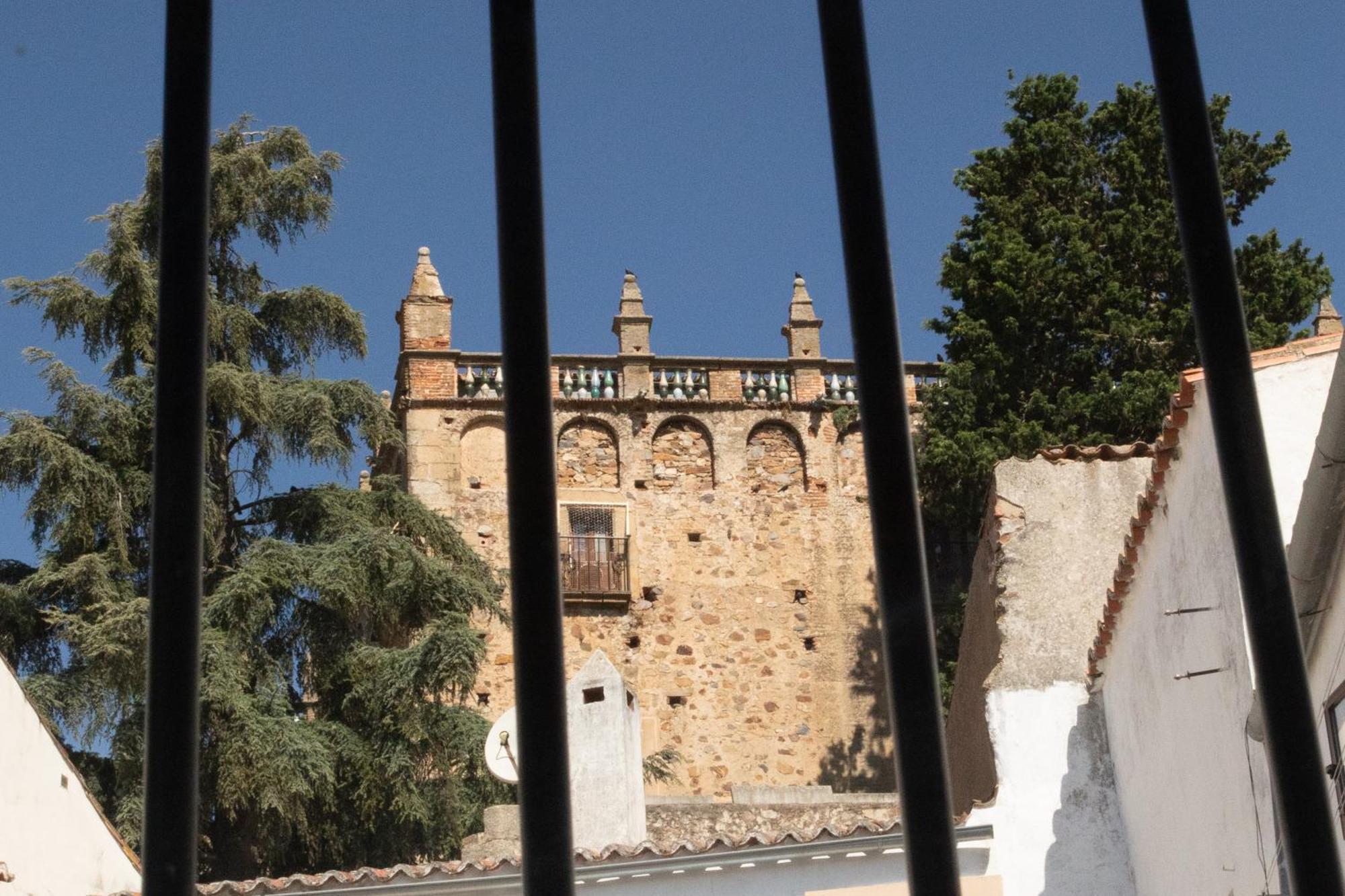 Apartamento Baluarte De Los Pozos กาเซเรส ภายนอก รูปภาพ